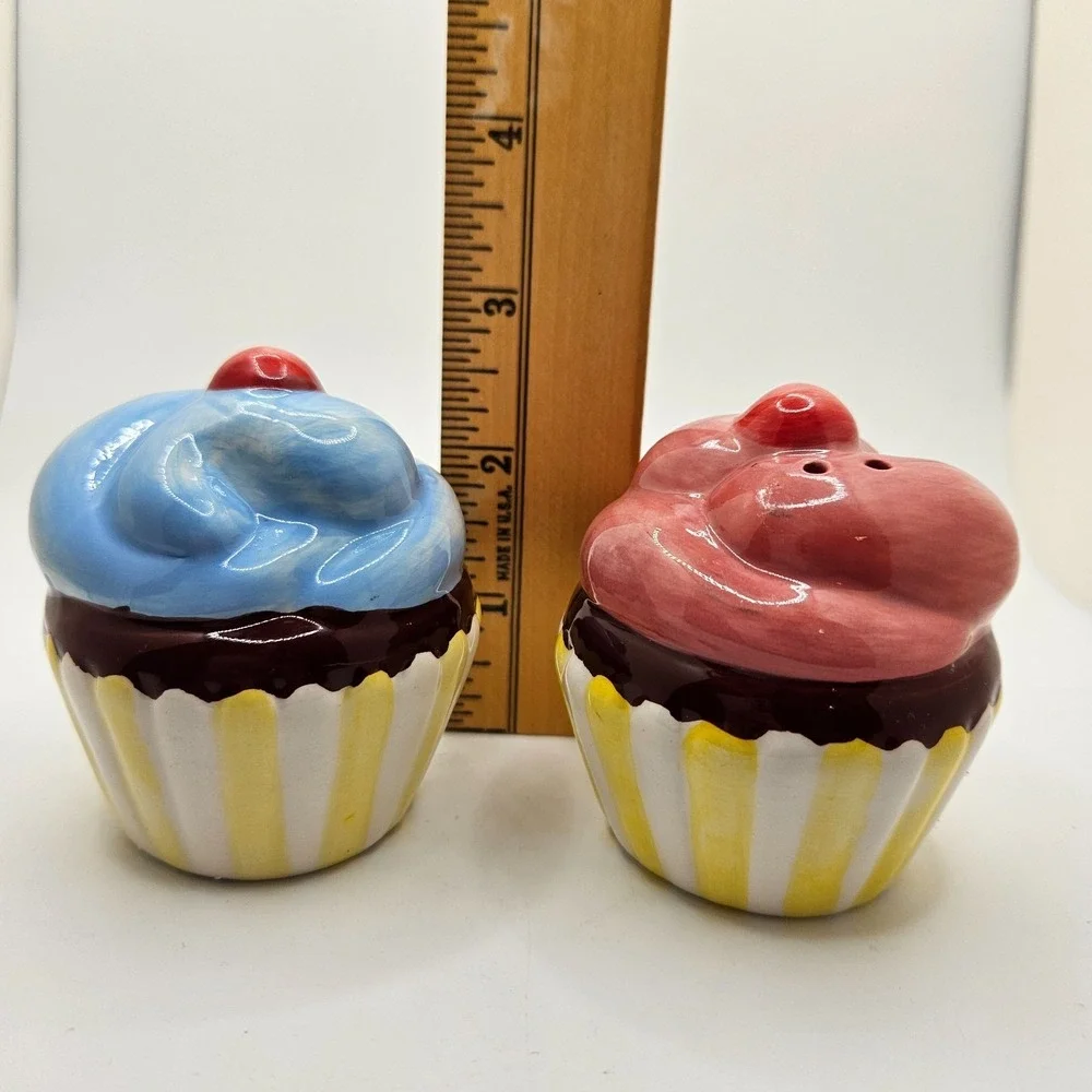 Gorham Cupcake Salt & Pepper Shakers Set Blue‎ Pink Cherry Top Ceramic Dessert